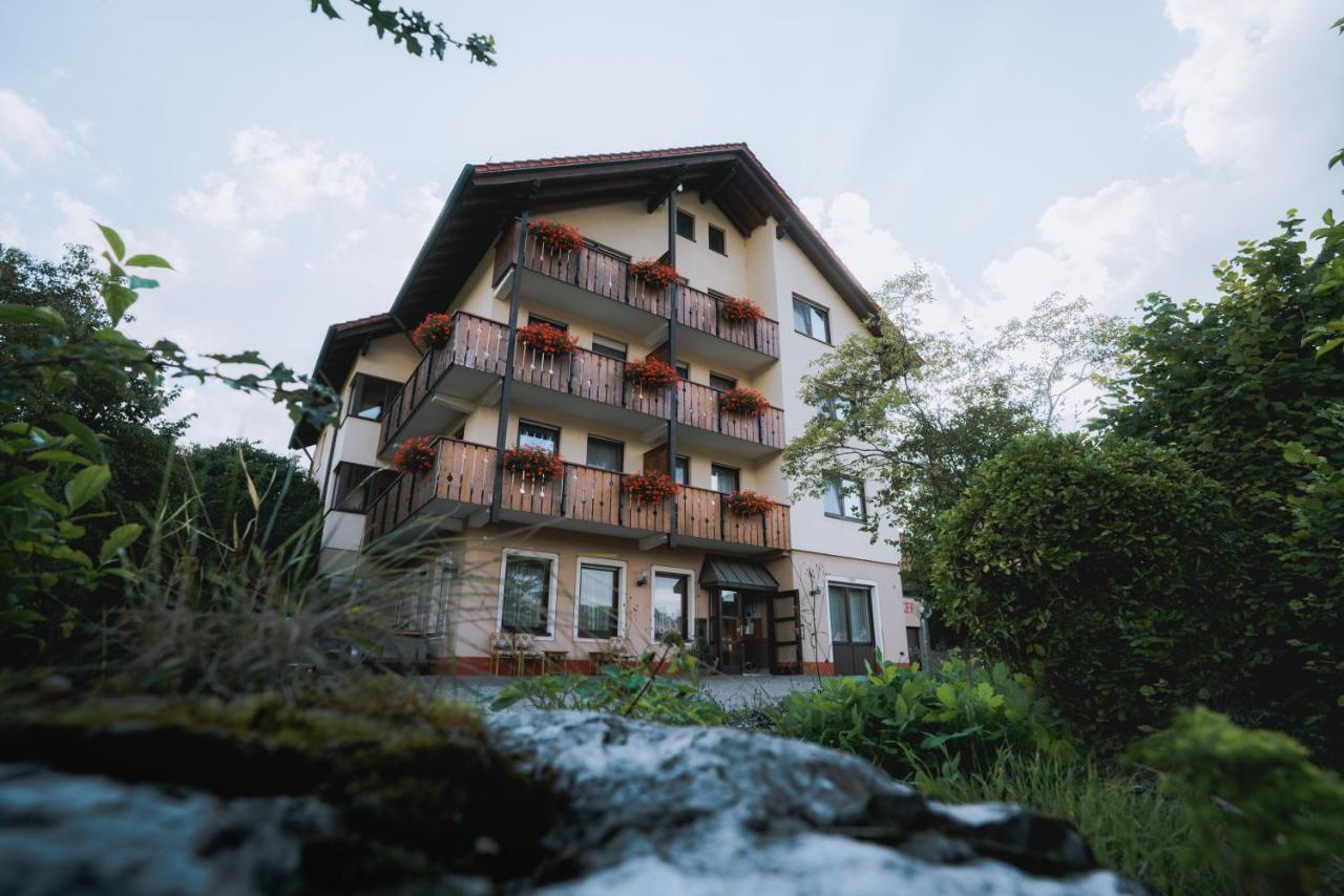 Flair Hotel Gasthof Zum Hirsch Hayingen Exterior foto